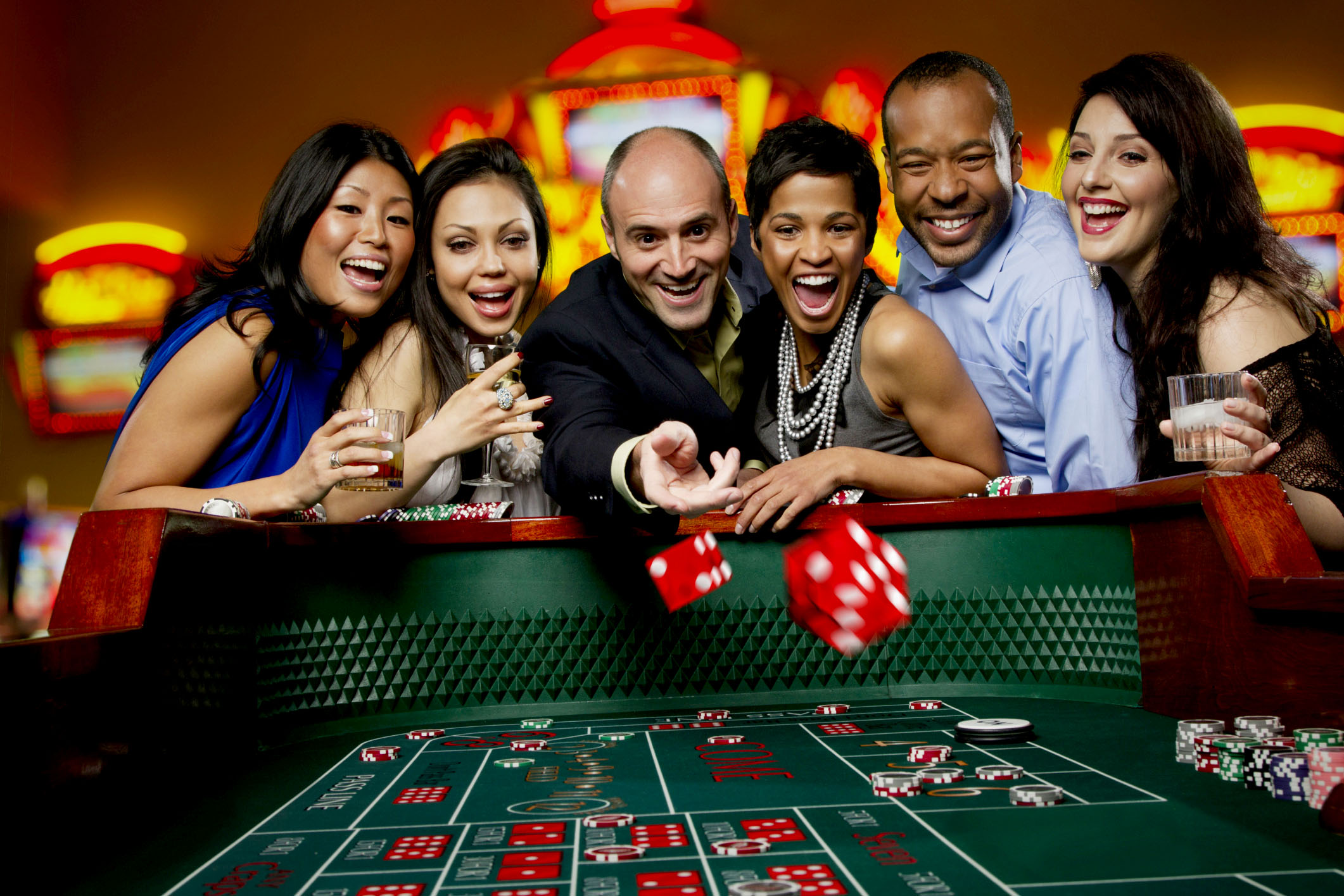 gestisce il tavolo da gioco al casino codycross